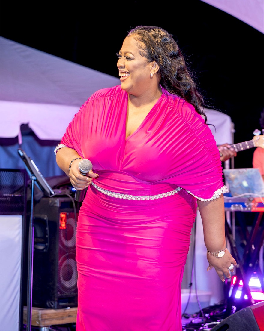 Queen B in pink with her band